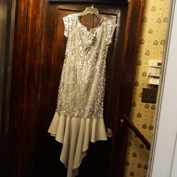 Dress - Picture 3 of 4